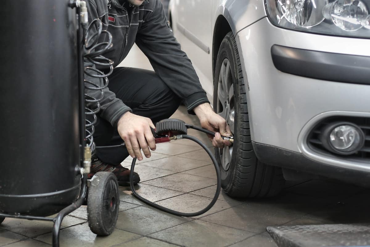 Avant de partir en vacances, ne commettez pas cette erreur fatale avec la pression de vos pneus !