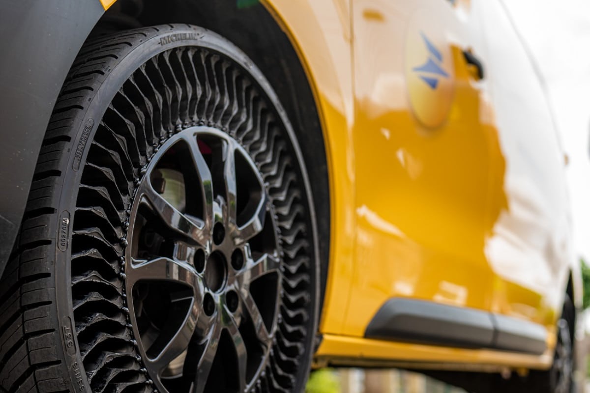 Les pneus increvables Michelin équipent la flotte de la Poste