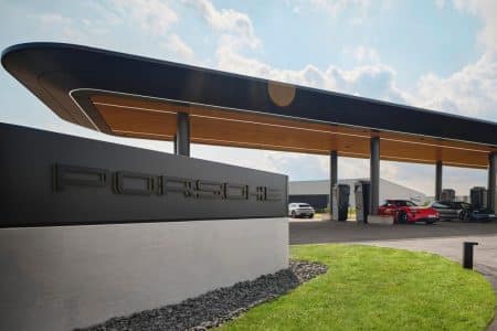 Porsche révolutionne le marché de la recharge automobile en lançant son luxueux réseau de charge