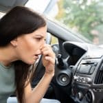 Attention! Votre voiture sent mauvais Découvrez cette astuce N°1 pour éliminer les odeurs désagréables !